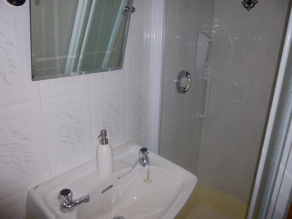 The Ocean Wave Bed & Breakfast Cleggan Room photo