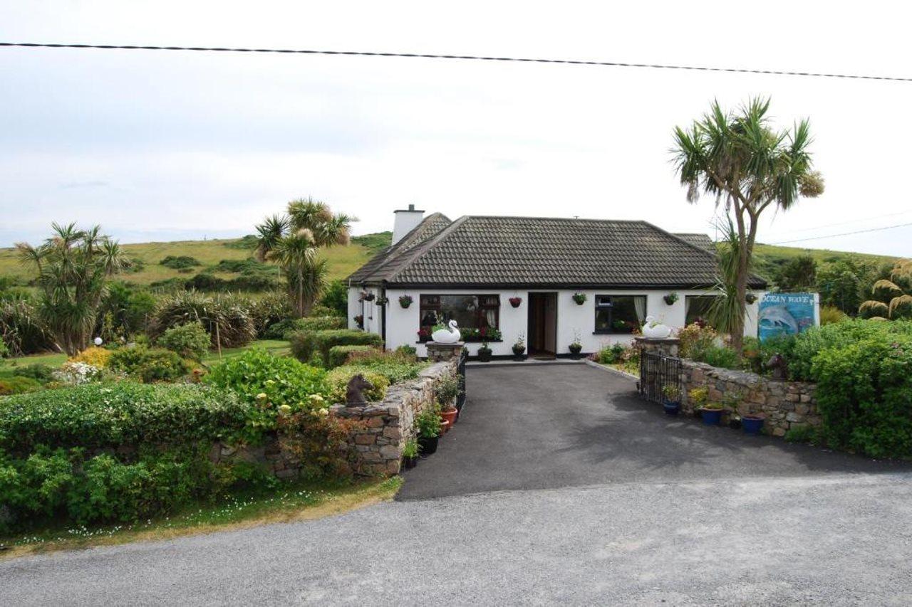 The Ocean Wave Bed & Breakfast Cleggan Exterior photo