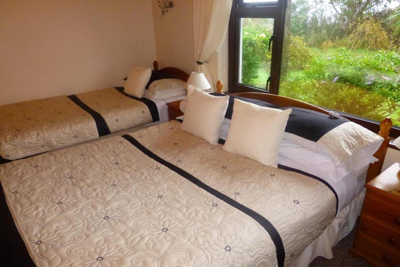 The Ocean Wave Bed & Breakfast Cleggan Exterior photo