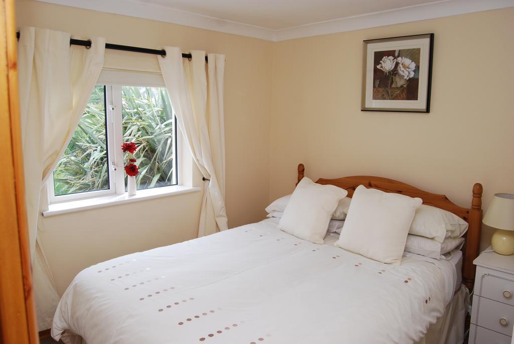 The Ocean Wave Bed & Breakfast Cleggan Room photo